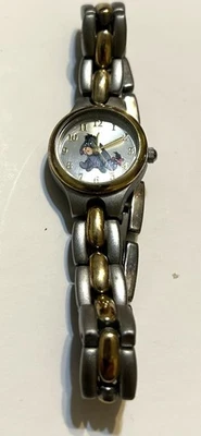 Reloj Disney Eeyore Tono Plateado y Dorado Banda Metal Funcionamiento ¿Desconocido? Foto 1 de 2