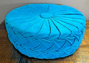 Cuscino vintage anni '50 rotondo blu teal trapuntato velluto a coste MCM 12x4,5" - Foto 1 di 5