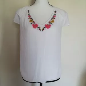 Old Navy Women's Size S Classic White Floral Embroidered V-Neck Blouse - Picture 1 of 11