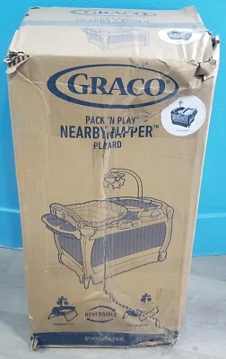 GRACO PACK 'N PLAY PATIO ASIENTO CERCANO, TESSA *PAQUETE ANGUSTIADO* Foto 1 de 4