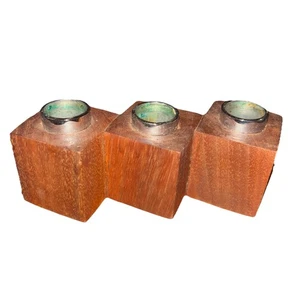 Centro de mesa minimalista de metal de madera con candelabro moderno de tres bloques Midcentury - Imagen 1 de 3
