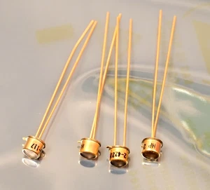 QTY 4 fotodiodi HP vintage NOS HP-2-4220 placcato oro rilevatore silicio 2 cavi - Foto 1 di 6