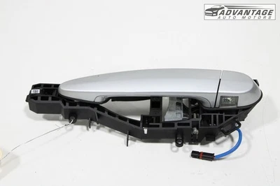 2013-2018 BMW 320I XDRIVE PAINEL TRASEIRO ESQUERDO PORTA MAÇANETA EXTERNA COM BASE FABRICANTE DE EQUIPAMENTO ORIGINAL - Imagem 1 de 4