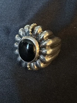 Винтажное двухцветное кольцо из чистого серебра и желтого золота 18 карат с ониксом Lagos Caviar - Изображение 1 из 4