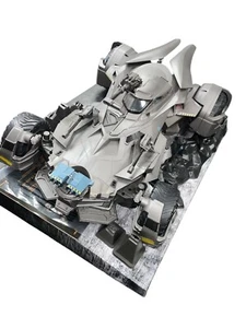 Ultimate Justice League Batmobile 1/10th Scale Collectible Edition - Bild 1 von 5