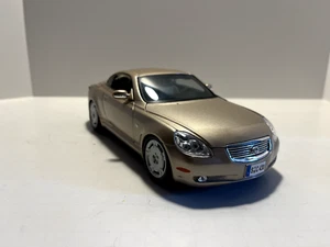 Maisto Lexus SC 430 Hardtop; Gold Diecast; 1:18 - Picture 1 of 5