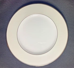 KATE SPADE LENOX SUGAR POINTE 9" ACCENT PLATE SCALLOPED PLATINUM TRIM 847379 NEW - Picture 1 of 5