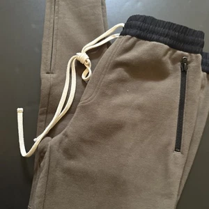 FOG Fear Of God Essentials Herren Jogginghose Sweatpants Zip Knöchel Medium Neu - Bild 1 von 5