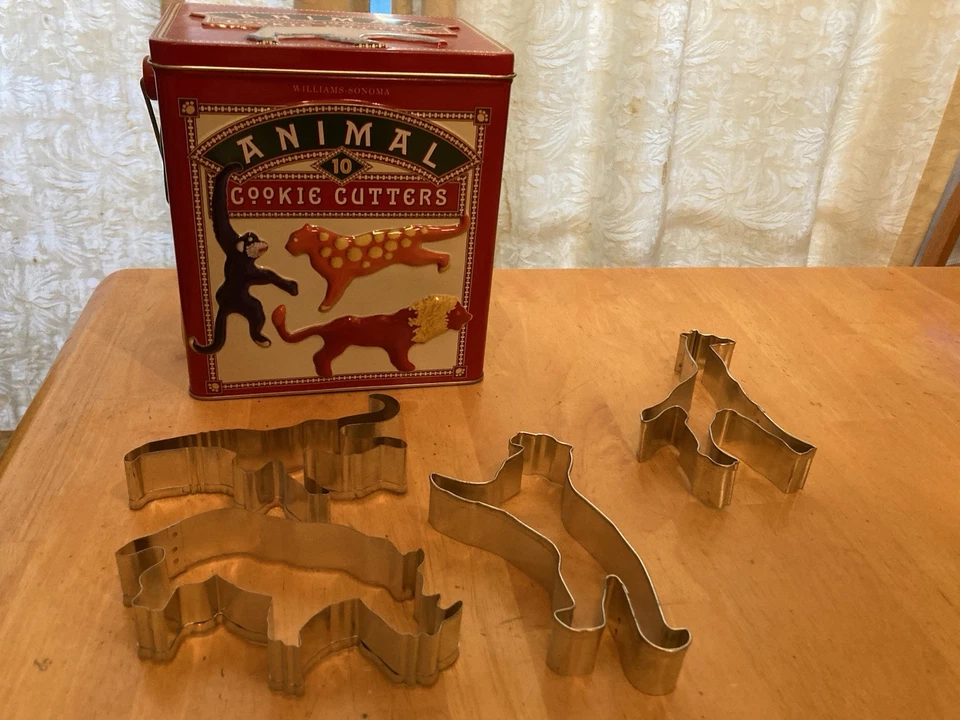 Vtg 2002 Williams & Sonoma 10 Zoo Animal Cookie Cutters w/  Tin & Extras - Image 1 of 1