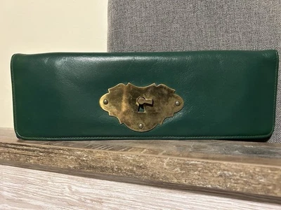 Cartera clutch vintage de latón Turnlock de cuero verde Foto 1 de 4
