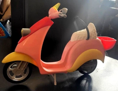 Barbie Motocicleta VESPA Scooter con Cesta; Accesorio/Juguete; Bicicleta Rosa para Muñeca 12" Foto 1 de 4