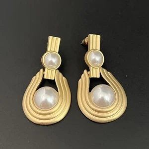 Faux Pearl Door Knocker Earrings Matte Gold Tone Pierced Hoop Dangle Modernist - Picture 1 of 6