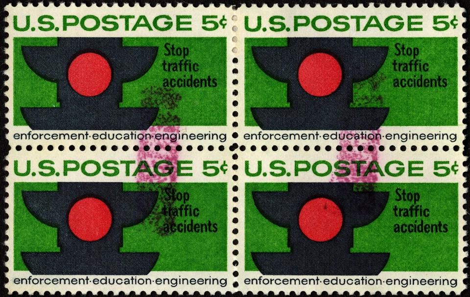US - 1965 - 5 Cents Traffic Signal Traffic Signal Issue Block of 4 Used # 1272 - Image 1 of 1
