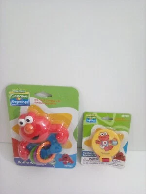 Lot of 2 Sesame Street Beginnings Elmo Baby Rattle  0-18 Months+ Pacifier Holder - Imagem 1 de 4