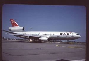 Diapositiva aérea original 35 mm Northwest Airlines DC-10-30 N226NW - Imagen 1 de 1