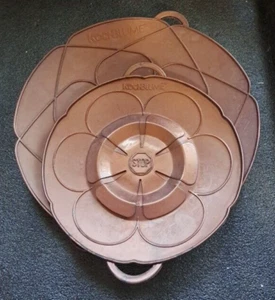 2 Kuhn Rikon Kochblume Dampfdeckel Auslaufstopfen 12" & 9" Silikon rund belüftet - Bild 1 von 6