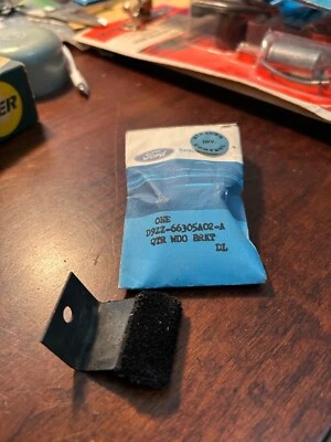 Ford Mustang 1979-1986 cuarto ventana soporte cristal d9zz-66305a02-a nuevo nos Foto 1 de 2