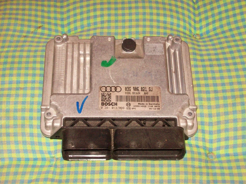 Centralina Audi A3 (8P) TDI 03G906021GJ EDC16U34 centralina motore - Immagine 1 di 1