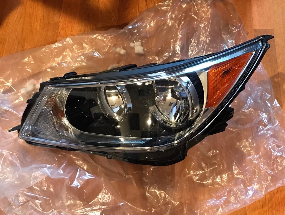 NEW OEM GM 10-13 Buick LaCrosse Head Light Left Headlamp lamp 20806053 Assy - Image 1 of 4