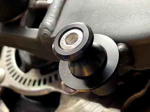 Yamaha R9 2025-2026 PADDOCK STAND BOBBINS COTTON REELS SPOOLS LIFTS BLACK - Picture 1 of 12