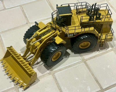 Norscot 55161 1:50 Yellow Die Cast Caterpillar 994F Wheel Loader EX/Box - Image 1 of 4