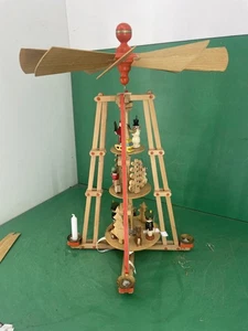 13/3/525 ältere Weihnachtspyramide geschnitzte Figuren  Weihnachten Erzgebirge - Bild 1 von 11