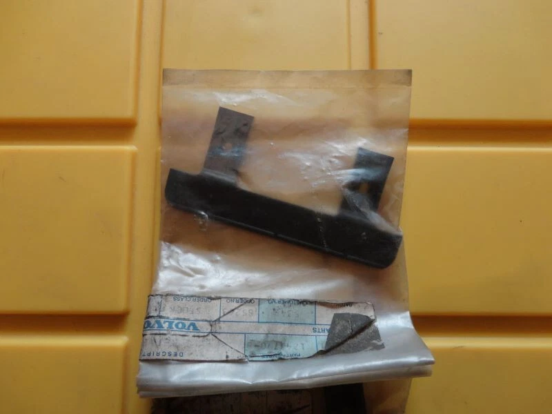 Nuevo Soporte Original Parachoques Goma A Carrocería Volvo 240 260 1246790 Foto 1 de 1