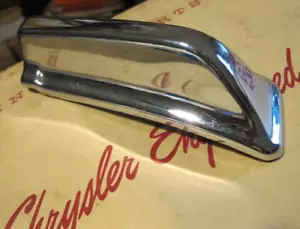 Nuevo de Lote Antiguo Mopar 1956 Dodge Tapa de barra de parrilla derecha, 1655344 - Imagen 1 de 3
