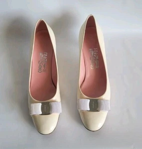 Zapatos de salón Salvatore Ferragamo Vara con lazo vintage de charol talla 8,5 2A - Imagen 1 de 9