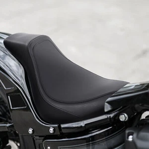 Black Driver Rider Solo Seat Fit For Harley Softail FLDE FLHC FLHCS FLSL 18-23 - Foto 1 di 10