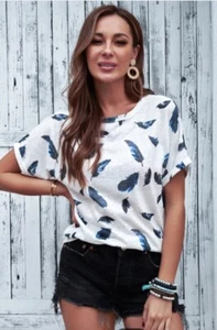 Women’s Blue & White Feather Medium Top T-Shirt Blouse Like Catherines So Comfy - Picture 1 of 8