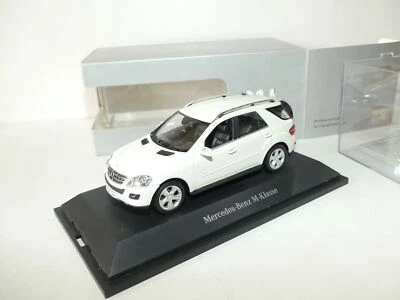 MERCEDES CLASSE M ML TYPE 164 Blanc MINICHAMPS 1:43 - Photo 1/2