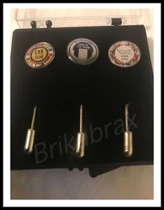 Ford Car & Van of the Year Lapel Pin Badge Set in Display Box - 3 x Pin Bags - Foto 1 di 3