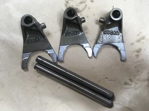 Forcelle selettore cambio e perni albero Ducati 750SS 900SS - Foto 1 di 2