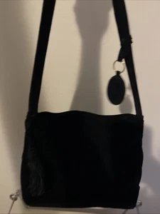 Apostrophe mittelgroße schwarze Wildlederhandtasche mit Quaste Klappe Schulter - Bild 1 von 4