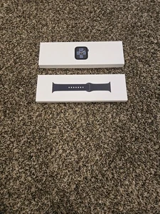 Apple Watch SE (GPS Cellular 44mm) Space Gray Aluminum/Midnight Band - MKRR3LL/A - Photo 1 sur 11