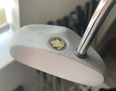 King Cobra with Presidential Seal face balanced Putter 35” Unique Rare Find! - Image 1 of 4