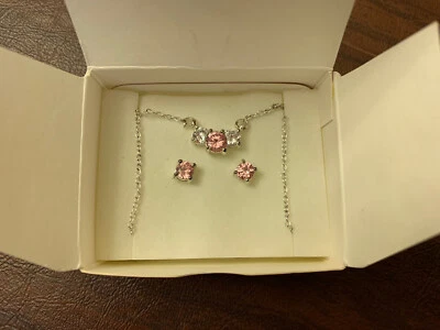 NUEVO - Collar y Pendientes Avon Triple Circonita cúbica Rosa 2006 Foto 1 de 4
