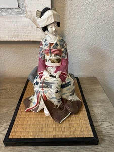 Vintage Hakata Urasaki Porcelain Statue of a Lady 11" tall ca. 20th century - Picture 1 of 8