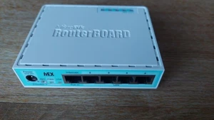 MikroTik hEX RB750Gr3 Router Gigabit Ethernet USB microSD CPU 880MHz RAM 256MB - Afbeelding 1 van 3