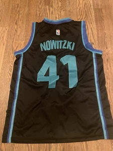 Camiseta deportiva Dirk Nowitzki Dallas Mavericks Nike City Edition Swingman para hombre pequeña - Imagen 1 de 4
