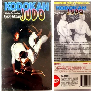 KODOKAN JUDO WITH MASTER TECHNICIAN KYUZO MIFUNE BLACK AND WHITE MARTIAL ART VHS - Imagen 1 de 11