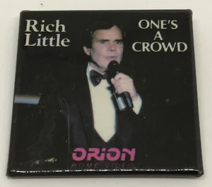 RICH LITTLE One's A Crowd 1988 Orion Home Video Promo Pinback Button VG - Bild 1 von 2