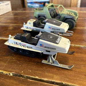 Lot 2 Vintage Hasbro 1983 G.I. Joe Polar Battle Bear And Jeep Missing Parts ARAH - Picture 1 of 9