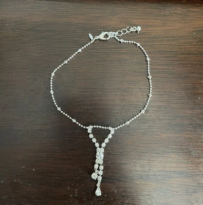 Pulsera tobillera colgante tono plata estrás firmada AVON marcada sin precio base de colección Foto 1 de 4