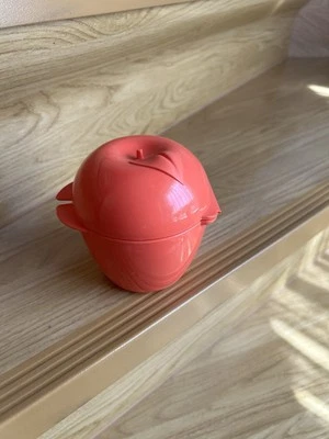 TUPPERWARE ÄPFELCHEN BIG APPLE APFELDOSE PAUSENBOX HELLES ROT NEU - Bild 1 von 3