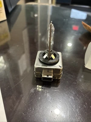 Nueva bombilla de faro original OEM BMW HID Osram # 63217217509 Foto 1 de 2