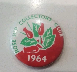 1960s Rose Hip Collectors Club Pin Badge by Gaunt true Vintage in Good Condition - Picture 1 of 4