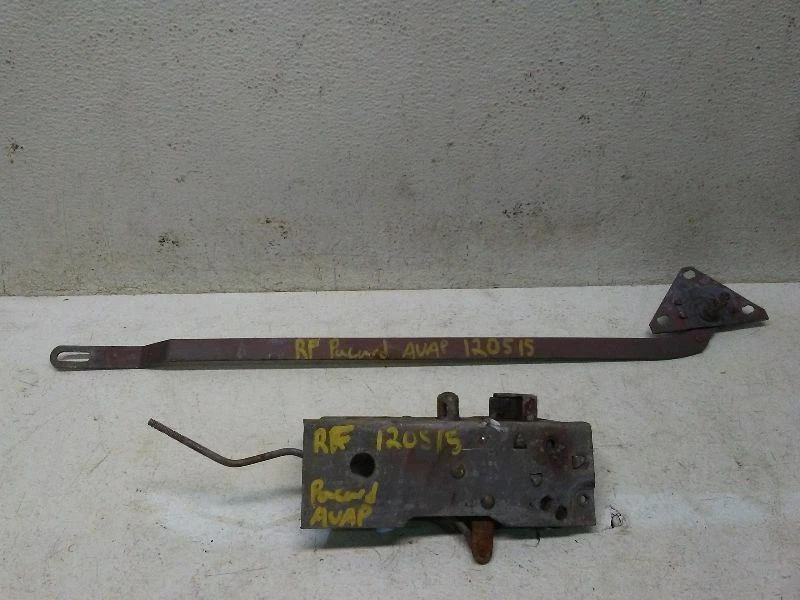 Pestillo puerta delantera pasajero Packard 1948 Foto 1 de 4