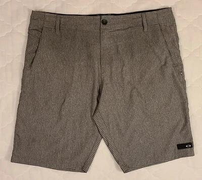 Pantalones Cortos Oakley Golf Burmuda Para Hombre 38 Ajuste Regular Tiro Medio Frente Plano Gris Secado Rápido Foto 1 de 4